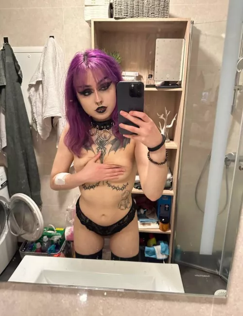 Nothing better than a Gothic girl addicted to anal sex