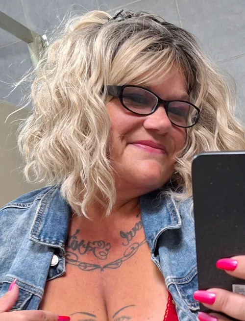 Public restroom selfie!