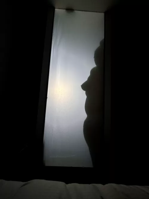 When the hotel bathroom provides for some shadow [F]un you just have to put in a show for Wilbur. 