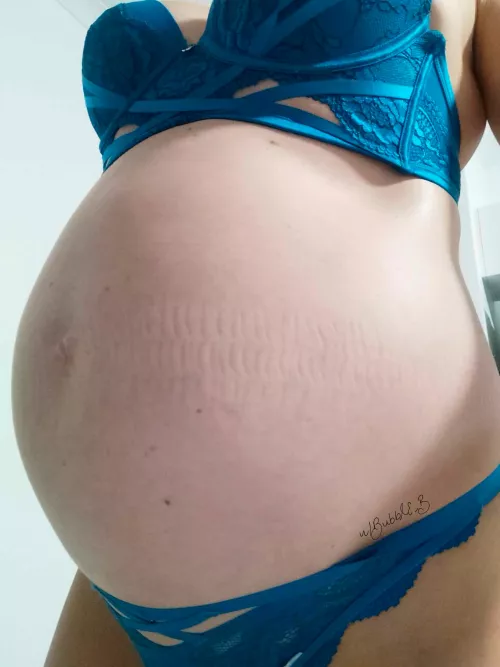 When you're only coming up to halfway, but twins make you look huge (19 weeks)