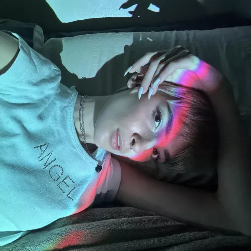 An angel with claws that will pierce through anything in her path. 