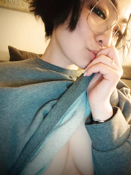 Damn! Please undress me and let's do something naughty.