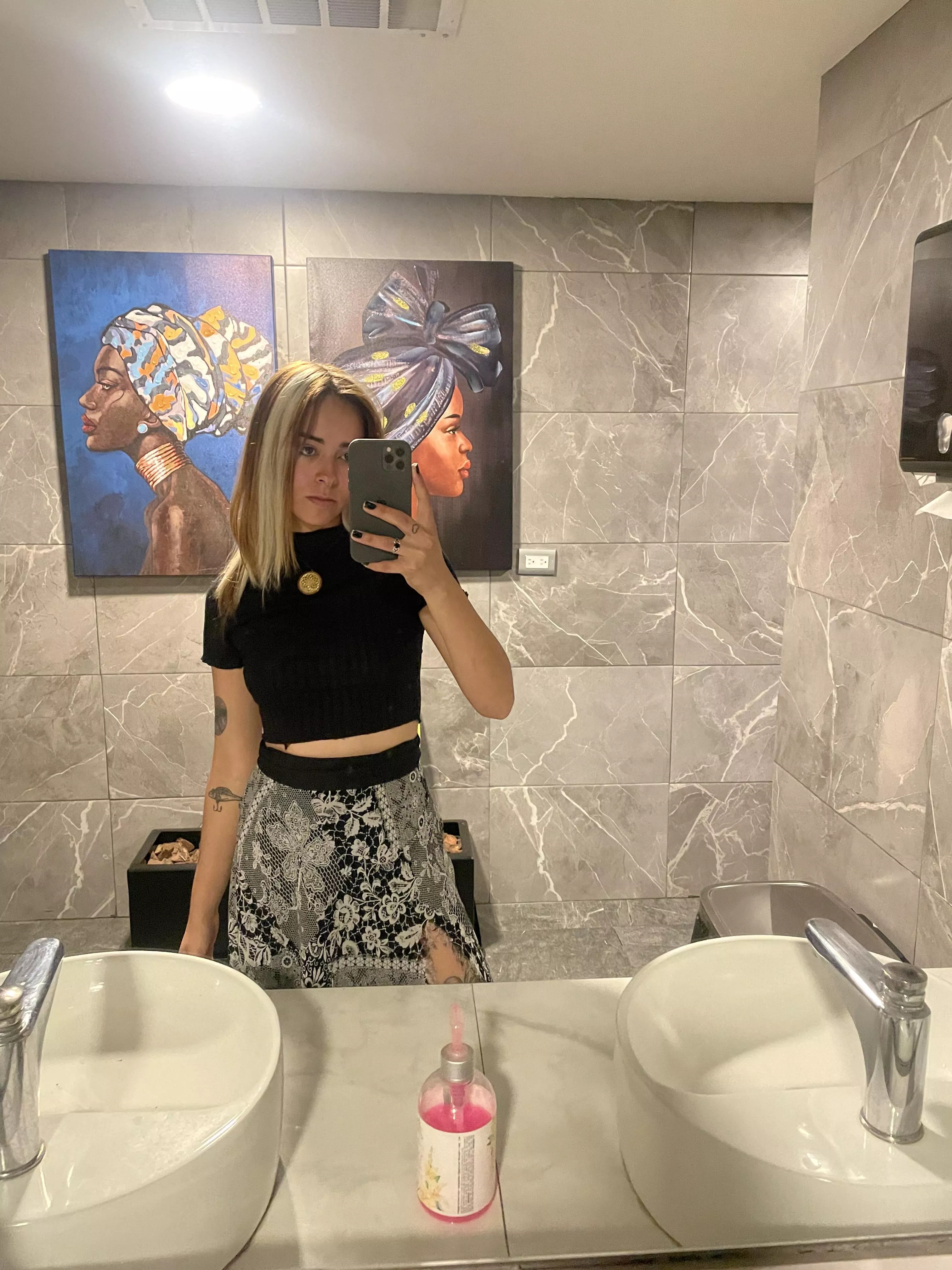 do i look classy in this outfit