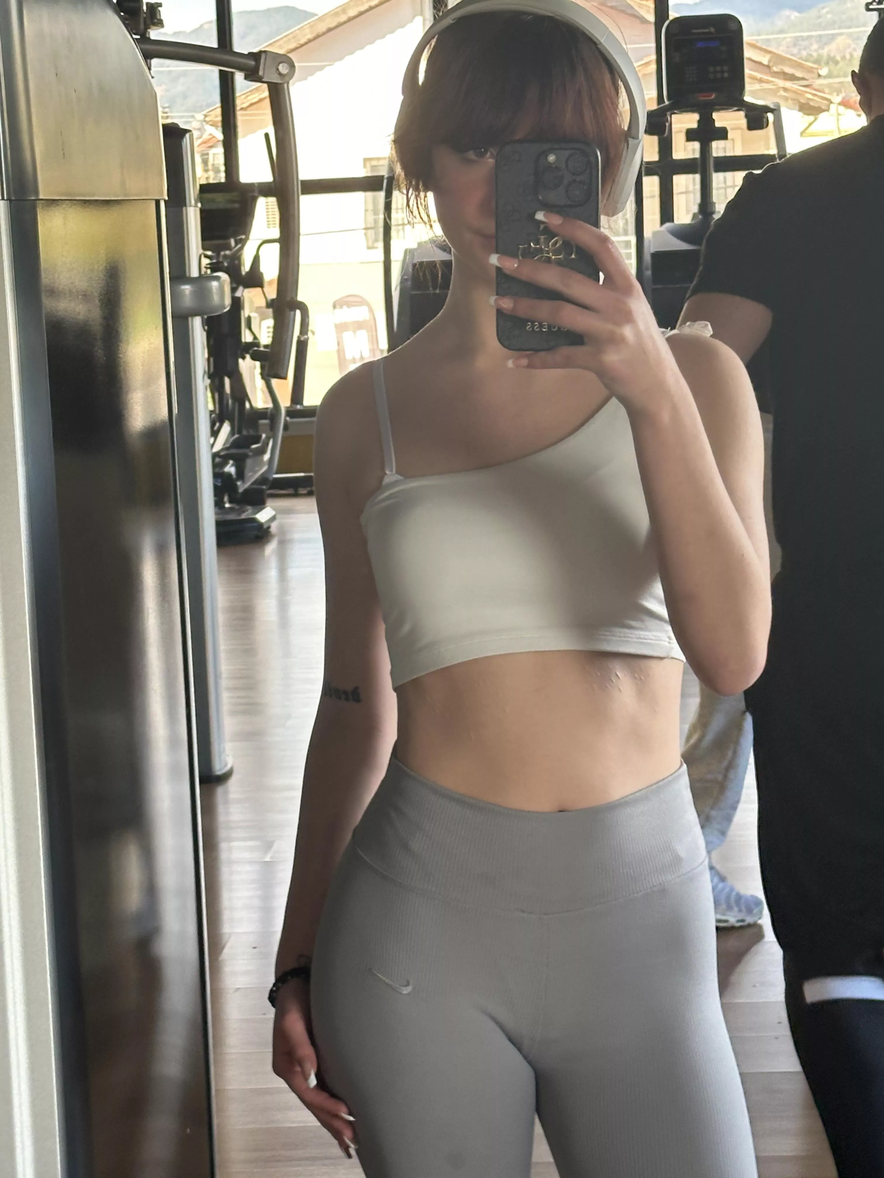 fit check (f)