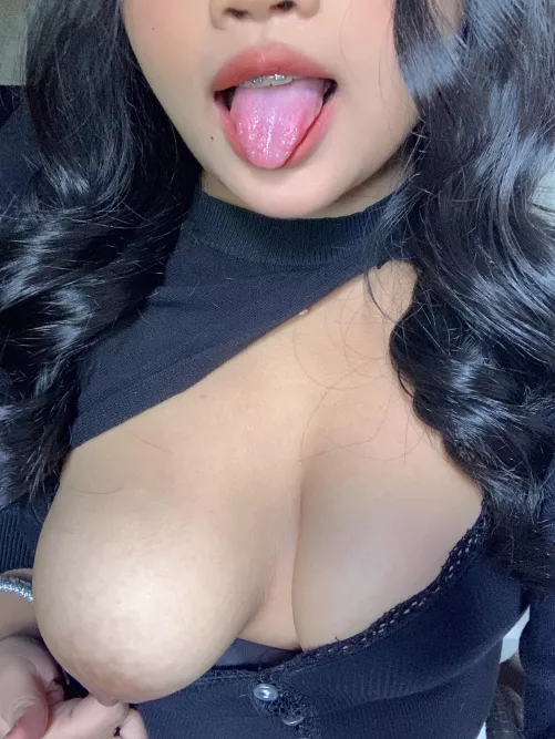 teasing you a bit~ do you like my braces? 