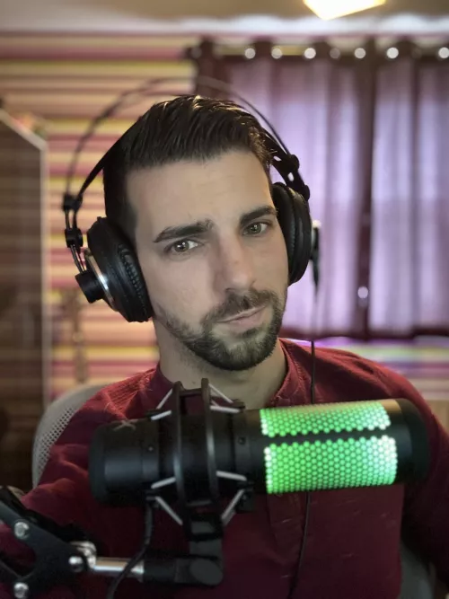 Upgraded my Mic and it has pretty lighting options ❤️