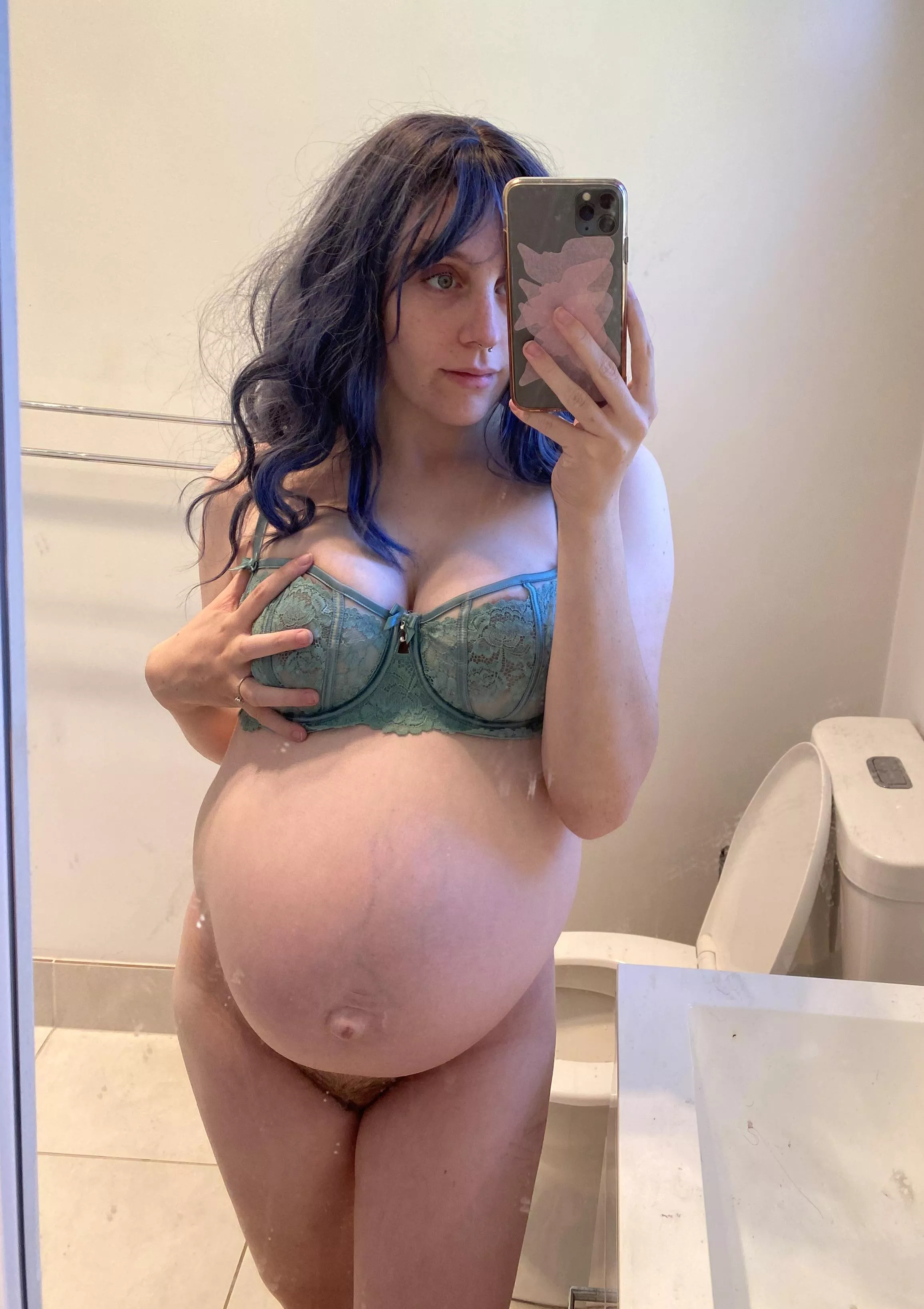 36 weeks and I’m so horny 😈