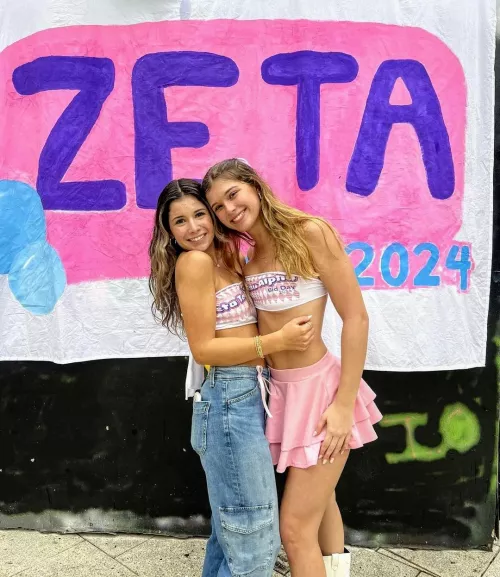 Cute sorority girls 