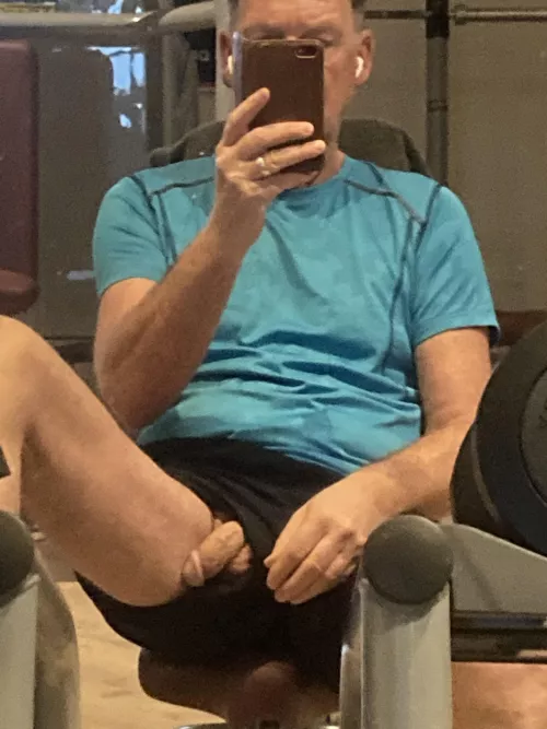 Going commando in the gym