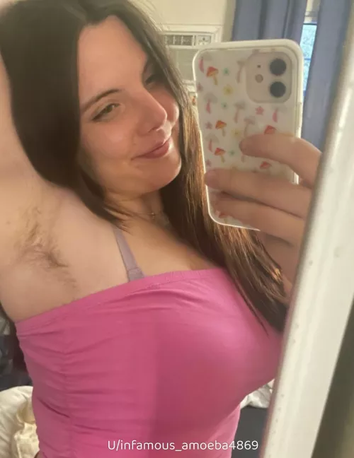 I love having hairy armpits, I used to be afraid of growing them out 😳🥰