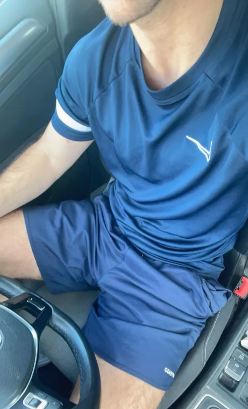 25 horny after gym, more pics in my profile, dm for snap