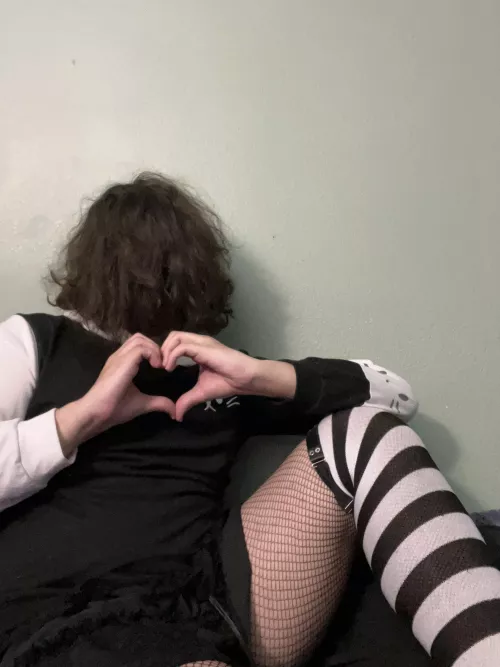 A heart for all the cuties here ^w^