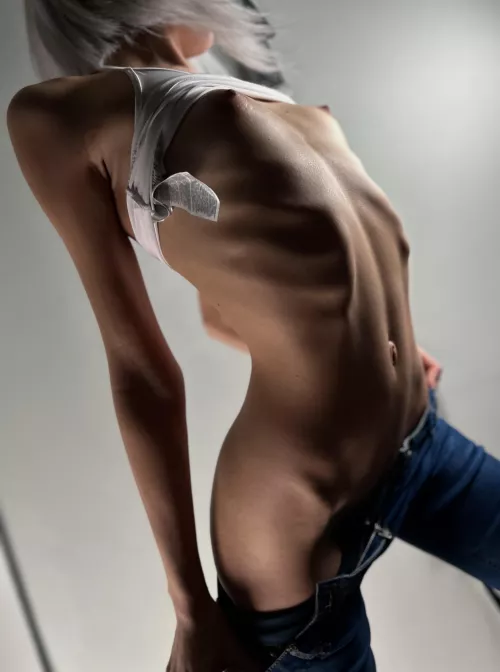 Can a 19yo skinny send you nudes? even while you at work