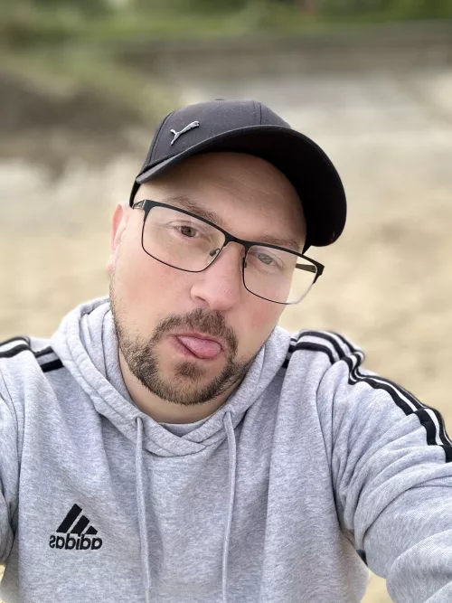 Could someone cum on my glasses please