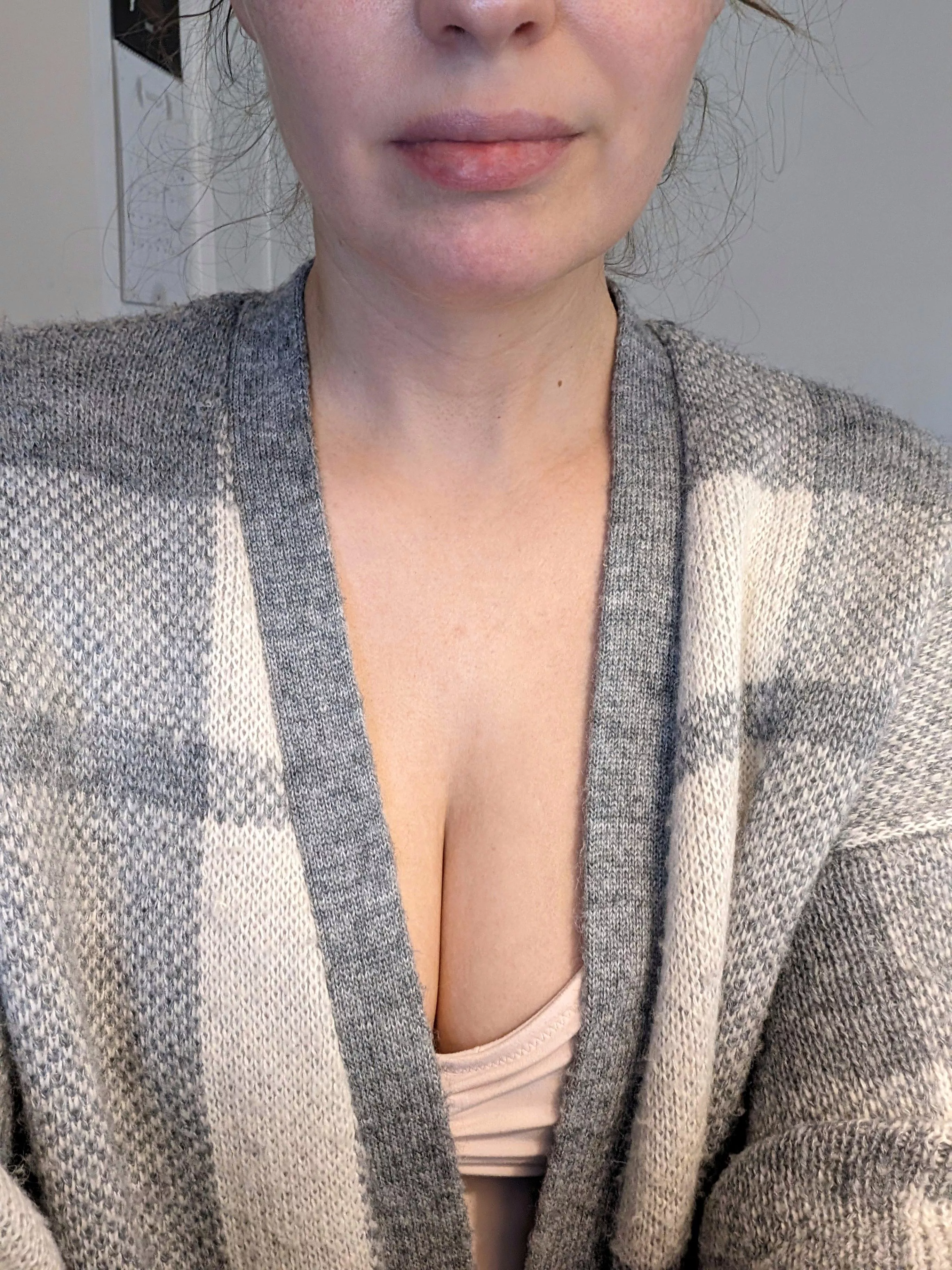 Cozy cleavage for this Sunday evening 
