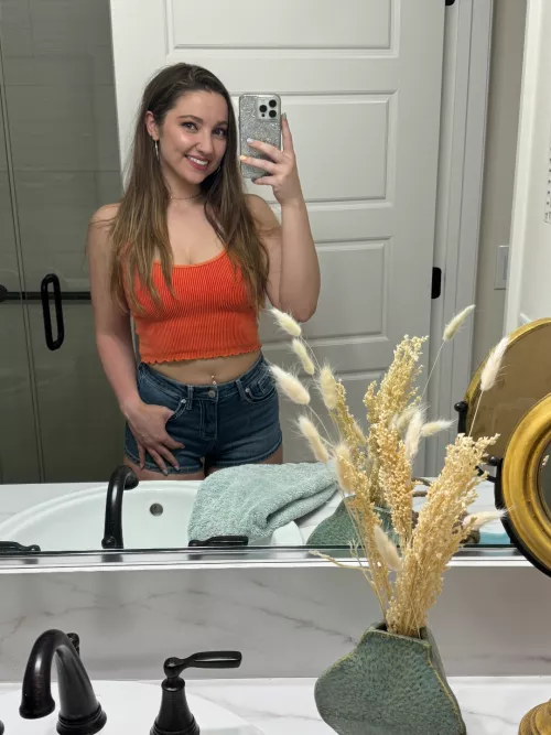 Do I look cute in orange?🧡