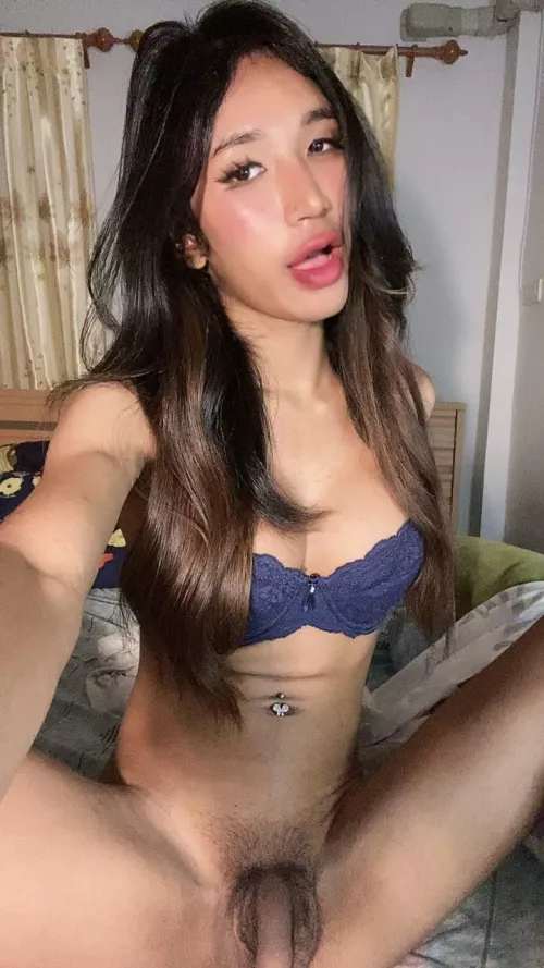 Do you like it when tgirls show off? 💕💕💕