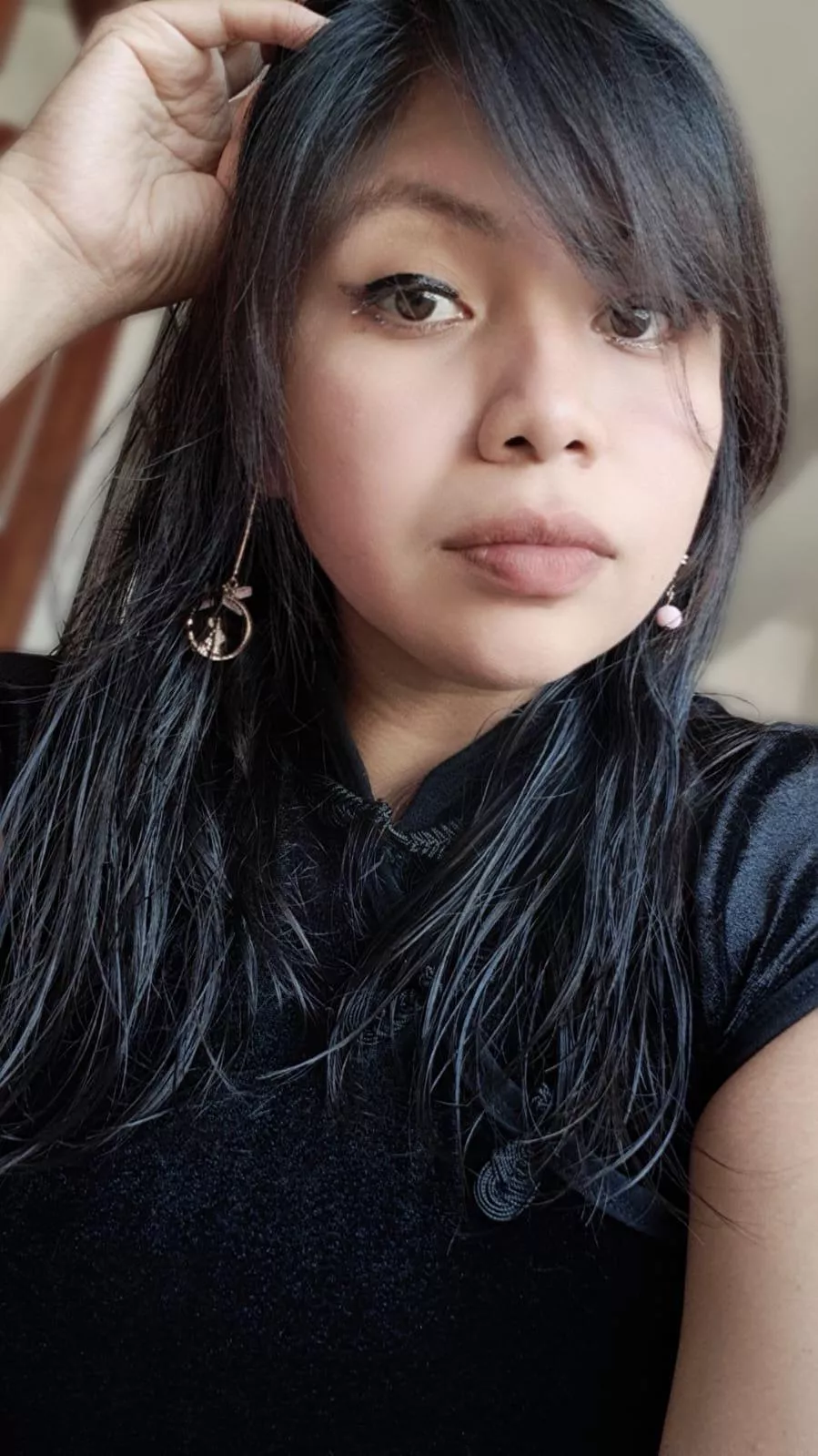 (F) i just wanted to show you my earrings :)