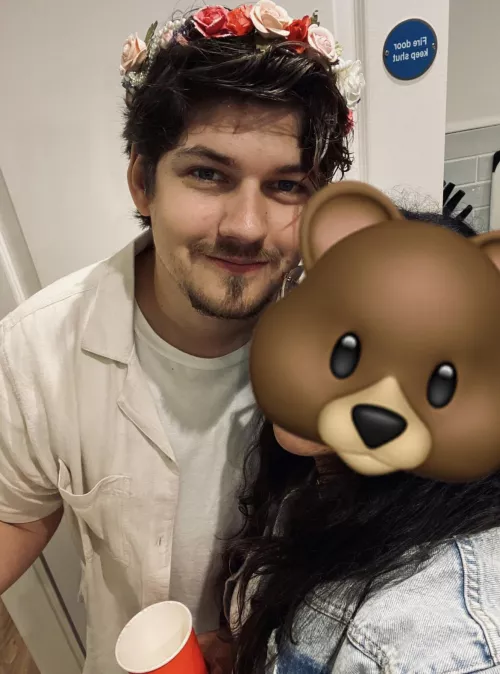 Flower boi needs his gamer guy