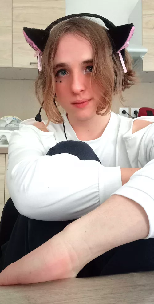 Gaming time with my friends ❤️(they don't know i look like this actually😂)