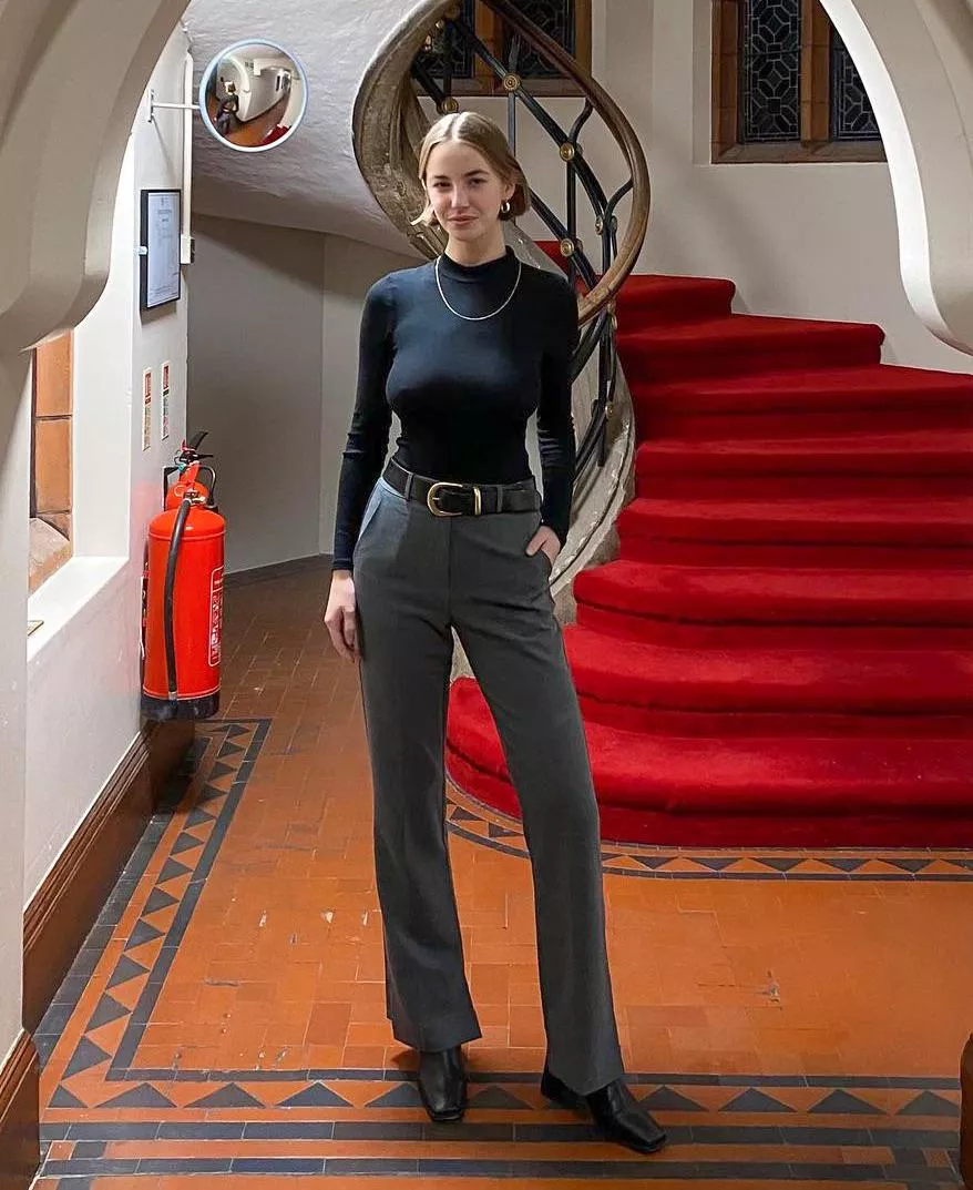 Going to office without bra 👀