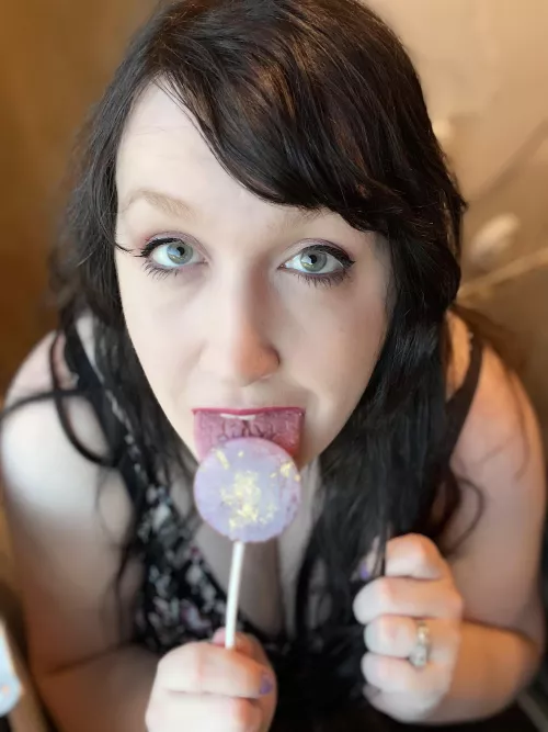 Gonna lick you like a lollipop 👅🍭