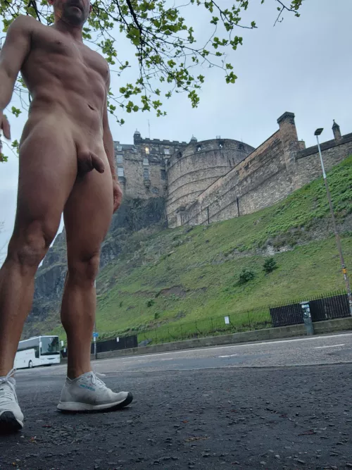 Naked landmark series: Edinburgh Castle 