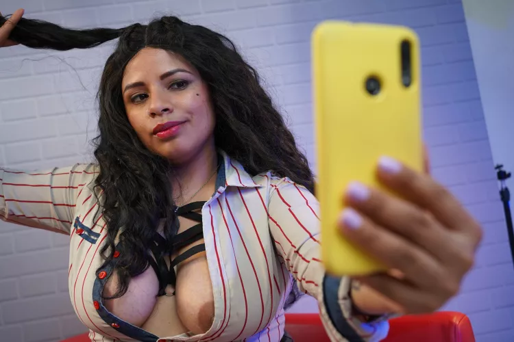 Sending pictures of yourself is part of modern flirting