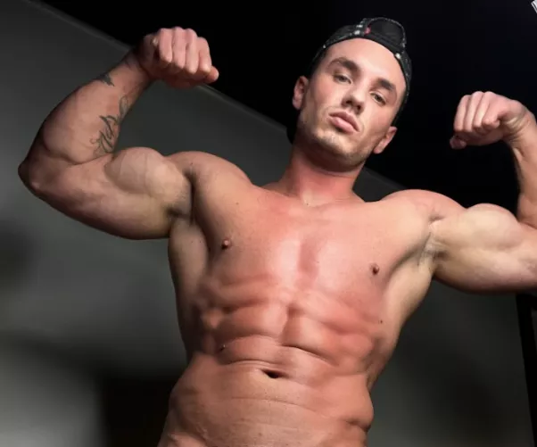 Very strong arms 🔥