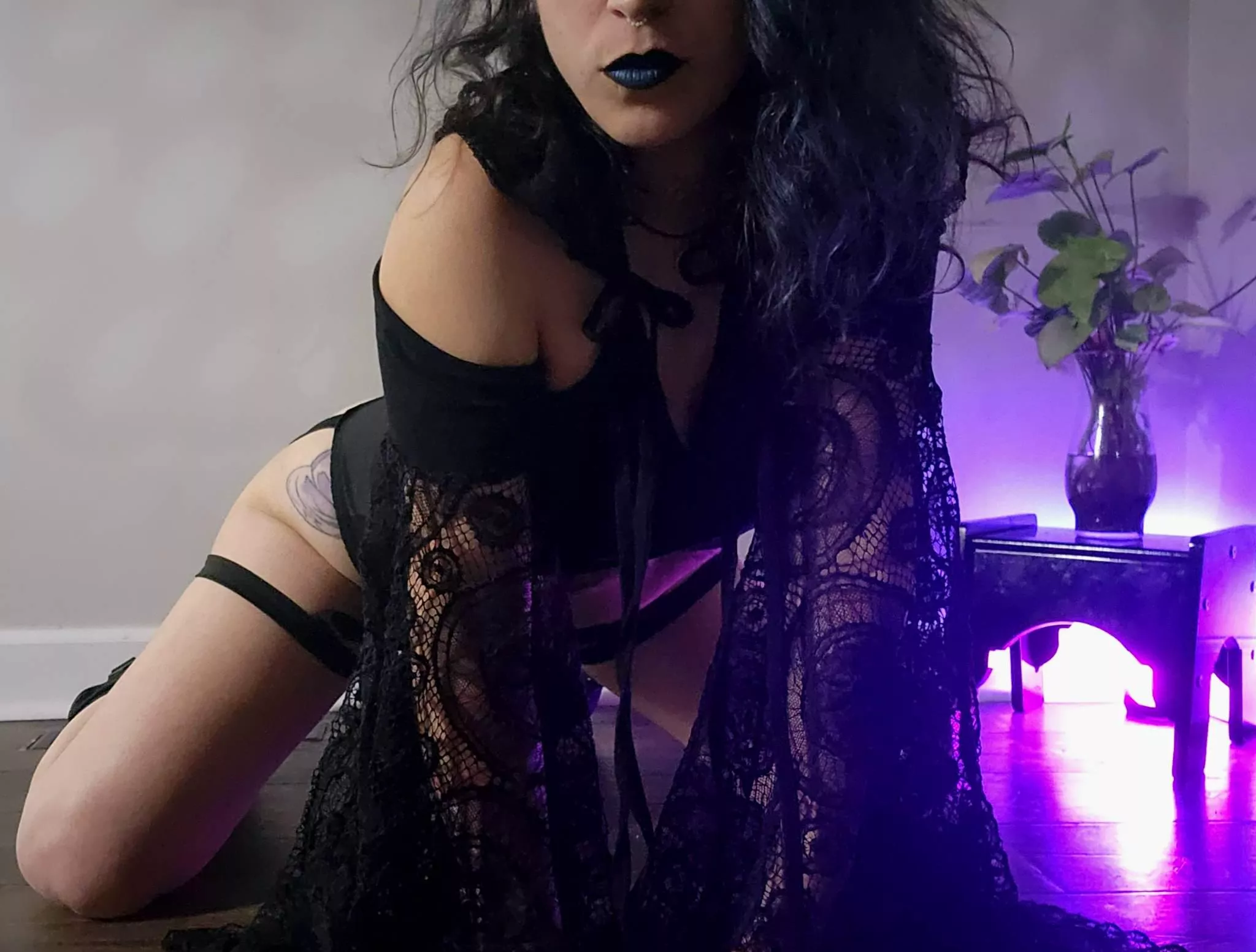 Boys with a longing to be edged till you are a drooling mess and then kept there forever. Come beg 😈.    18-30 only plz 💋