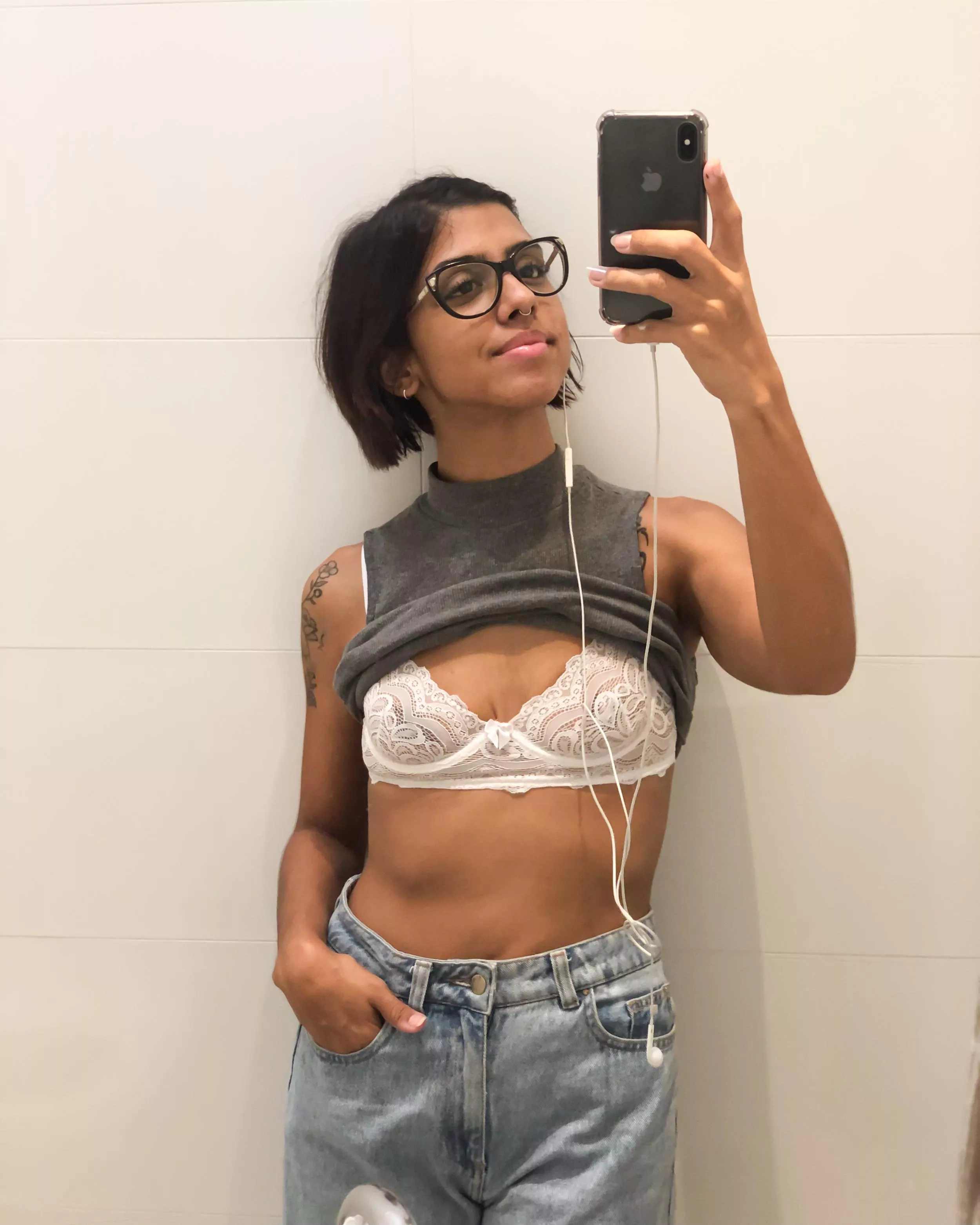 Do you like flat chests? [29F]