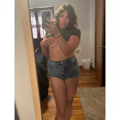 Do you think I’m hot like this? 