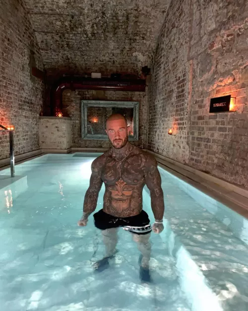 Tatted? indeed...goodlooking? you tell me ;)