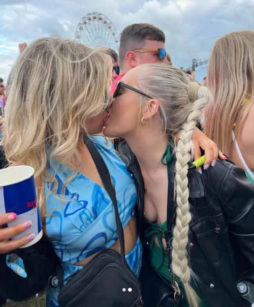 They had a few drinks and got horny