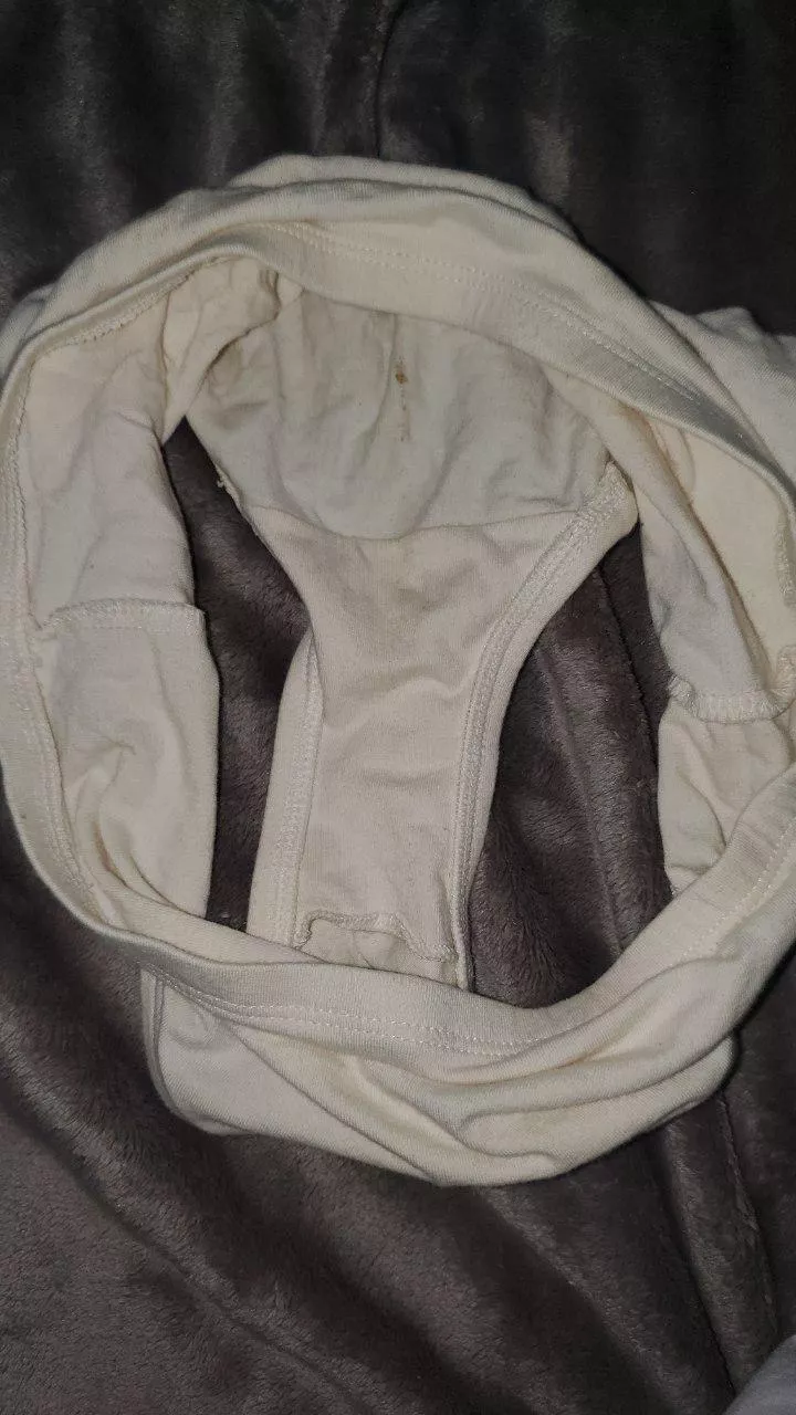 DM to talk about moms panties 🤤