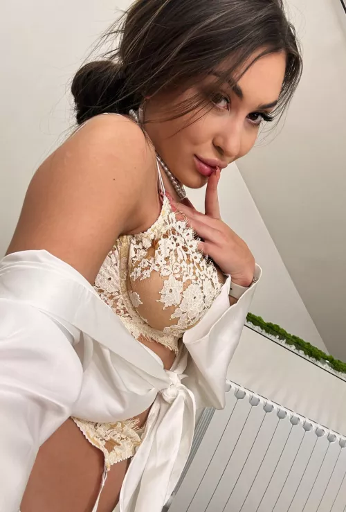 Do you think white suits me