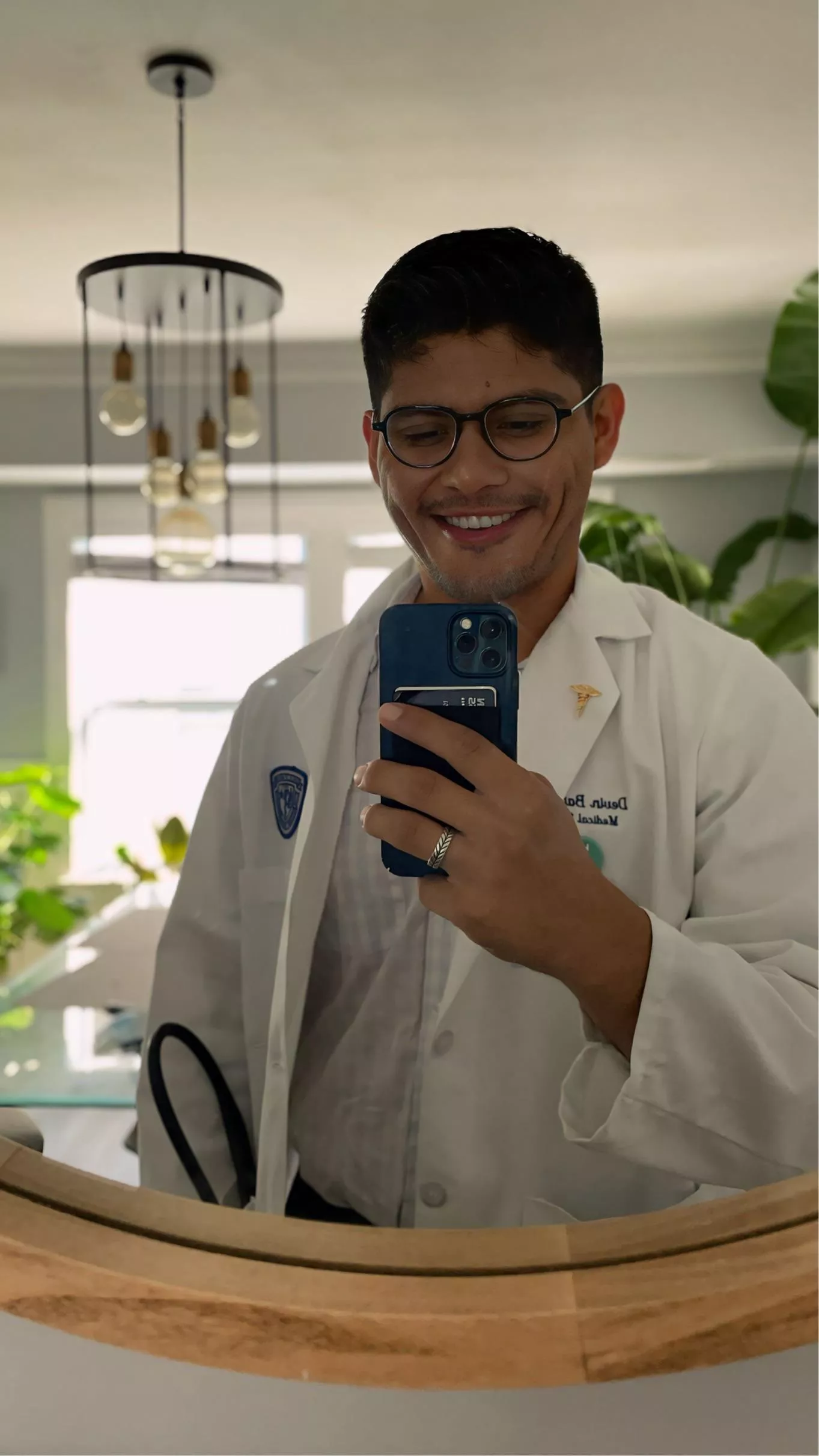 Gay student doctor interested in lgbt health 🏳️‍🌈 interested in making friends :)