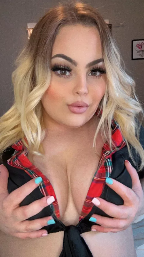 My bf just broke up with me .. can I send you nudes to make me feel better? 