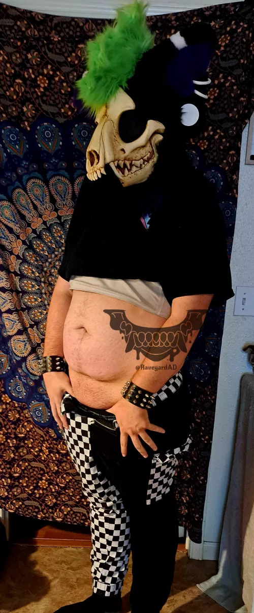 Skully boy showing off for you :3