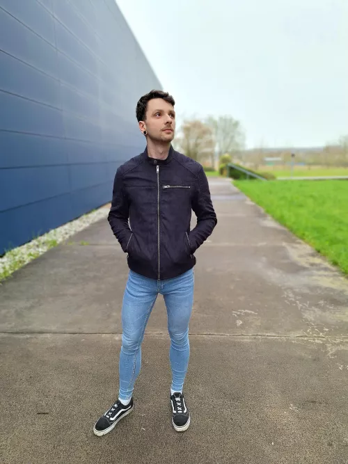 Wondering if my jeans are too tight? Share your thoughts!