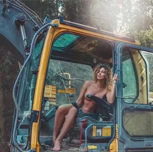 Another shot from the Digger we found in the woods and turned it into a photoshoot 💖🍃