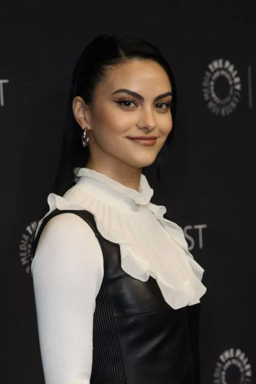 Camila Mendes