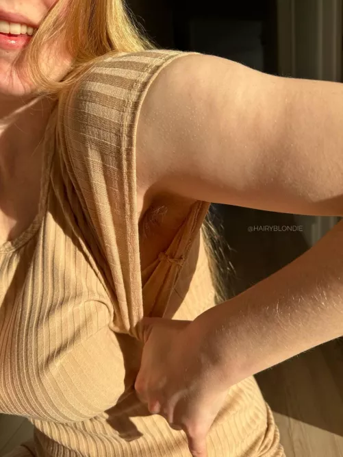Come and sniff my blonde pits