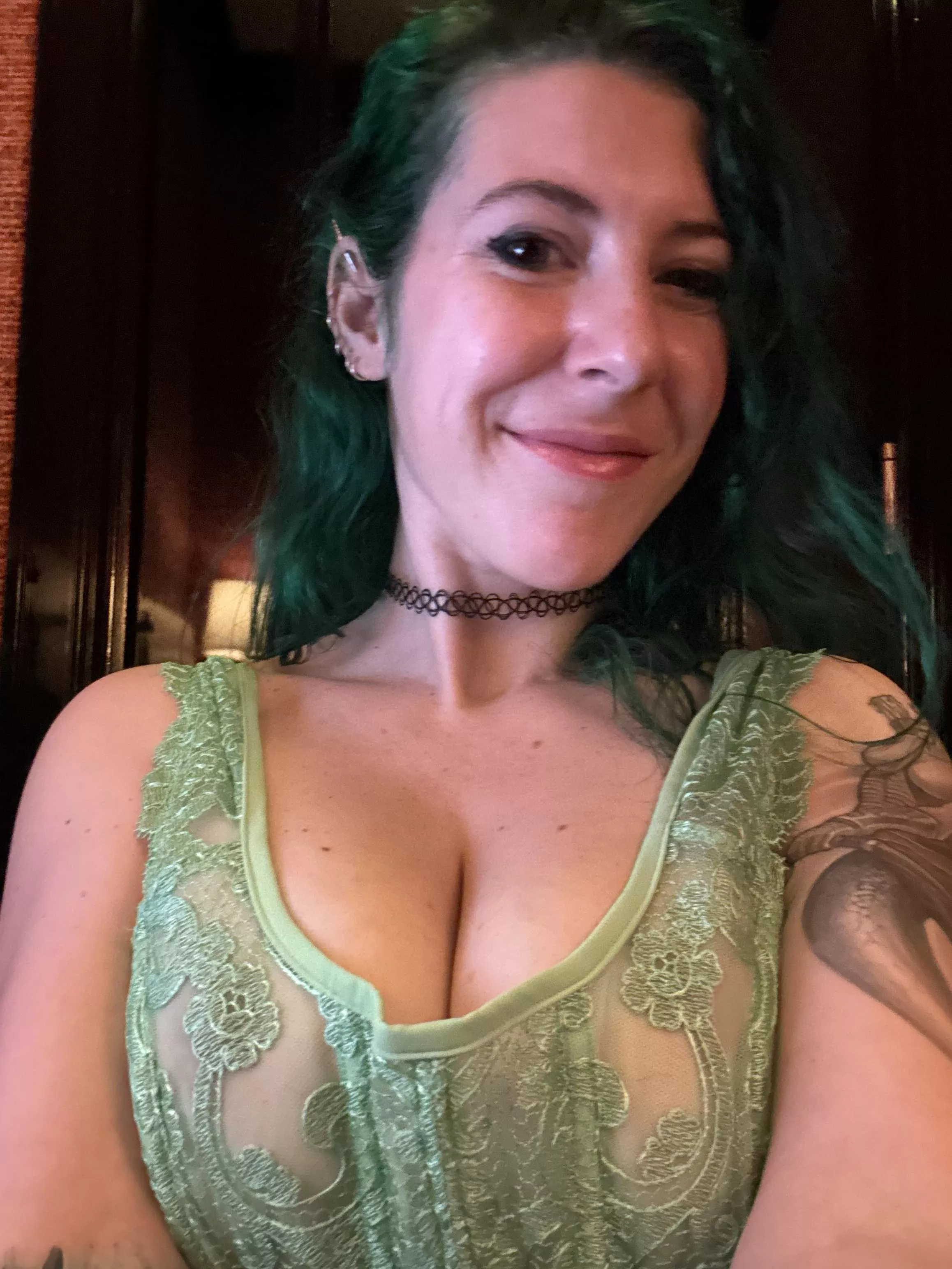 Green lace cleavage