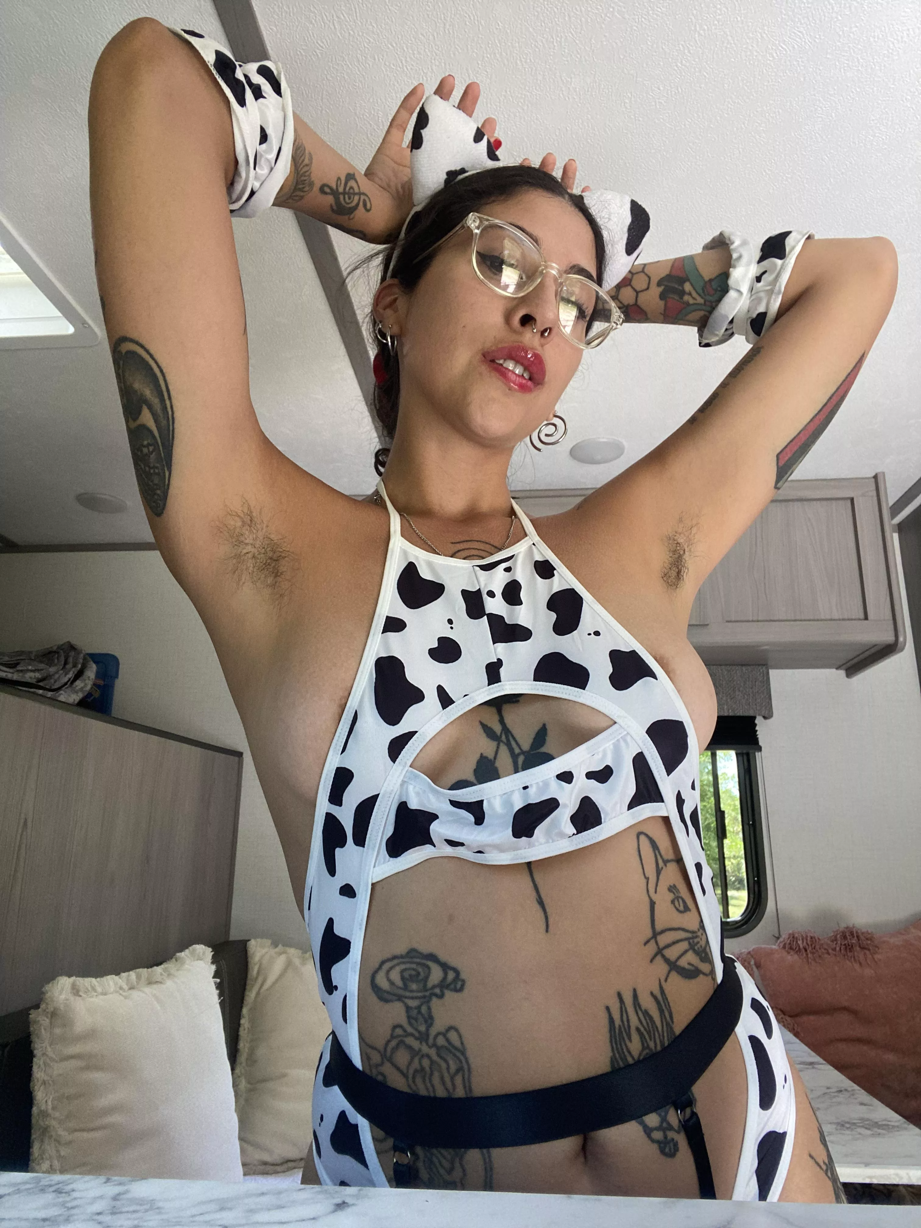 Guys tell me the truth about my armpits in this outfit 