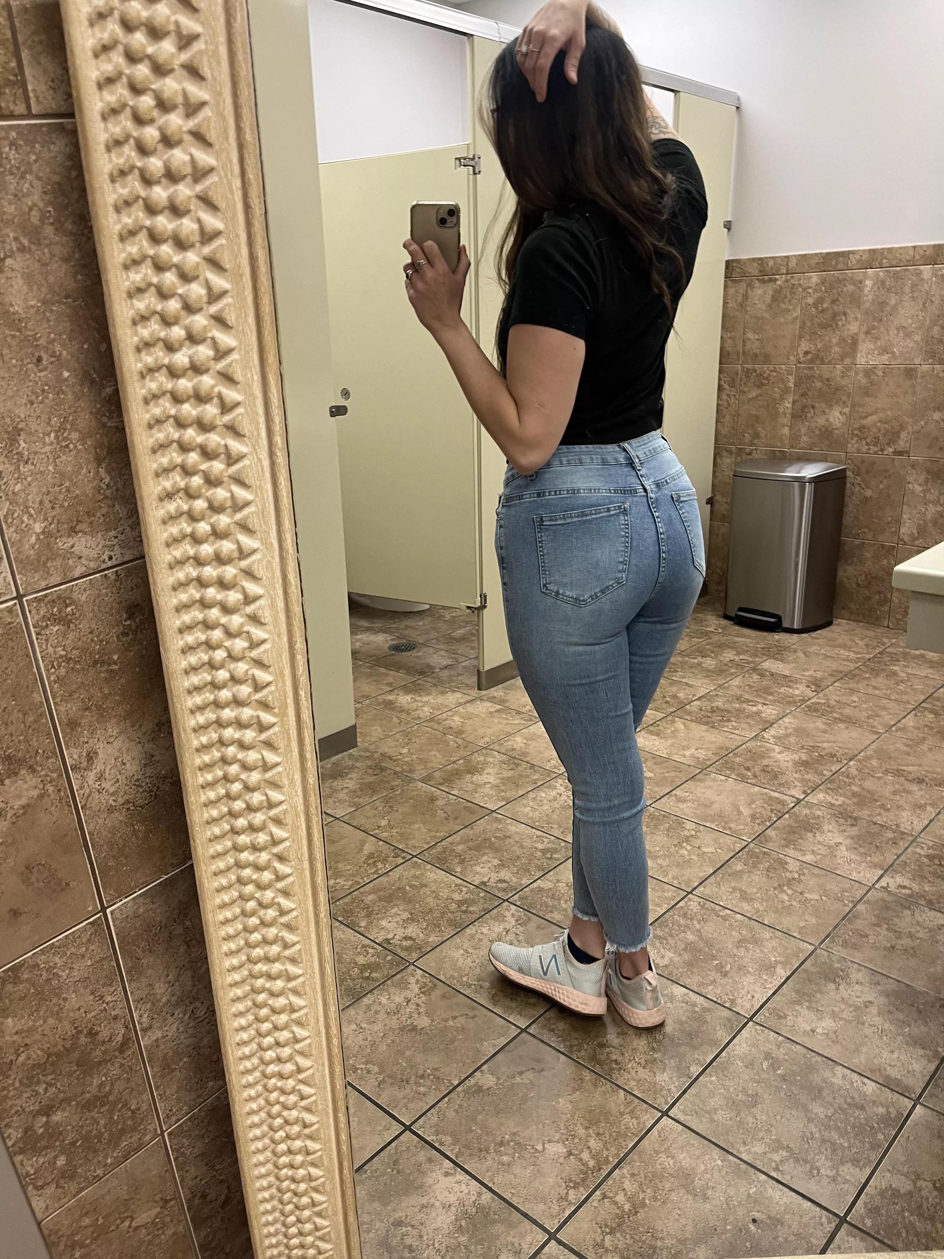 I hope you’re not tired of work selfies 😋 [F]