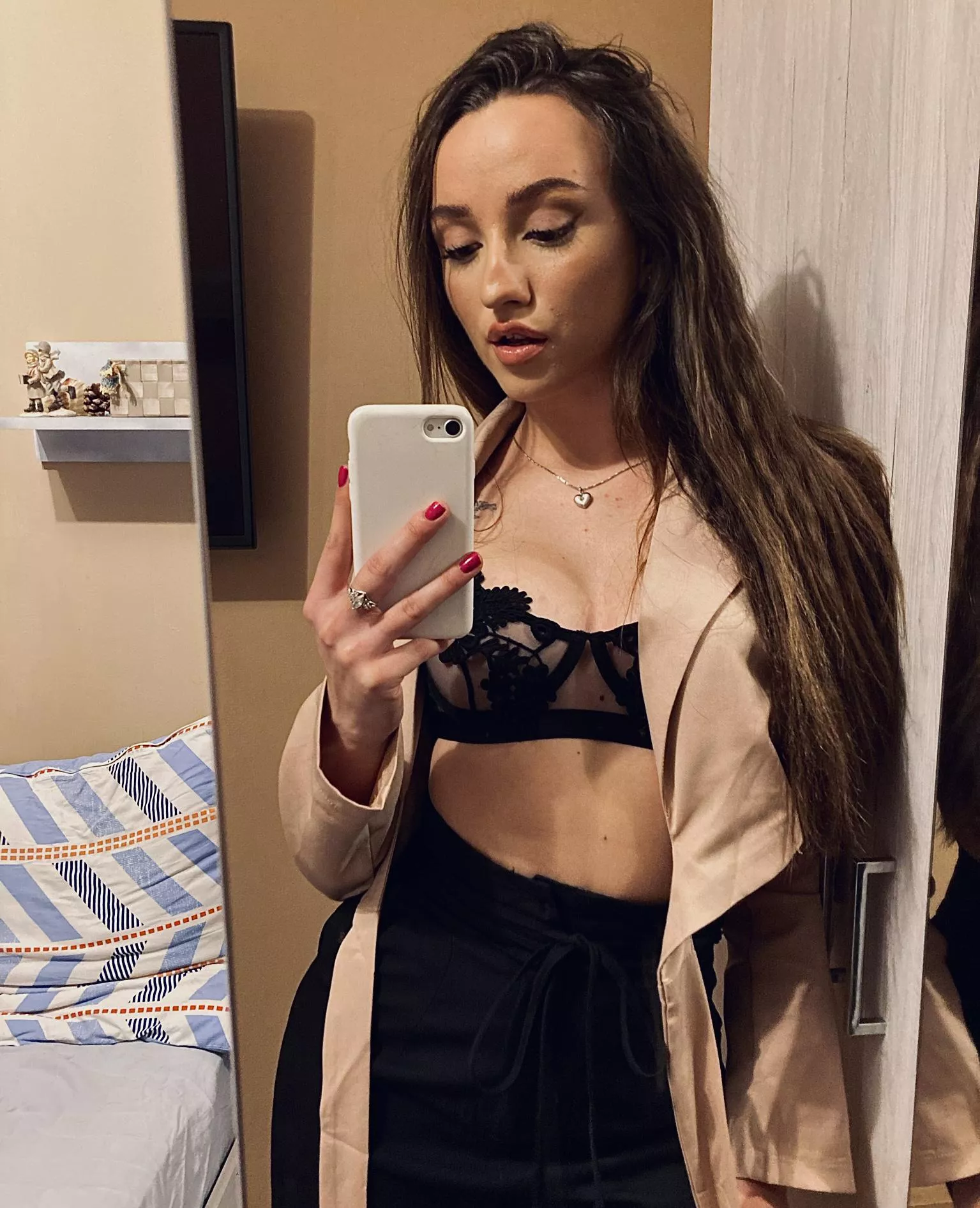 
I wanna be your little sex doll 🤭❤️
