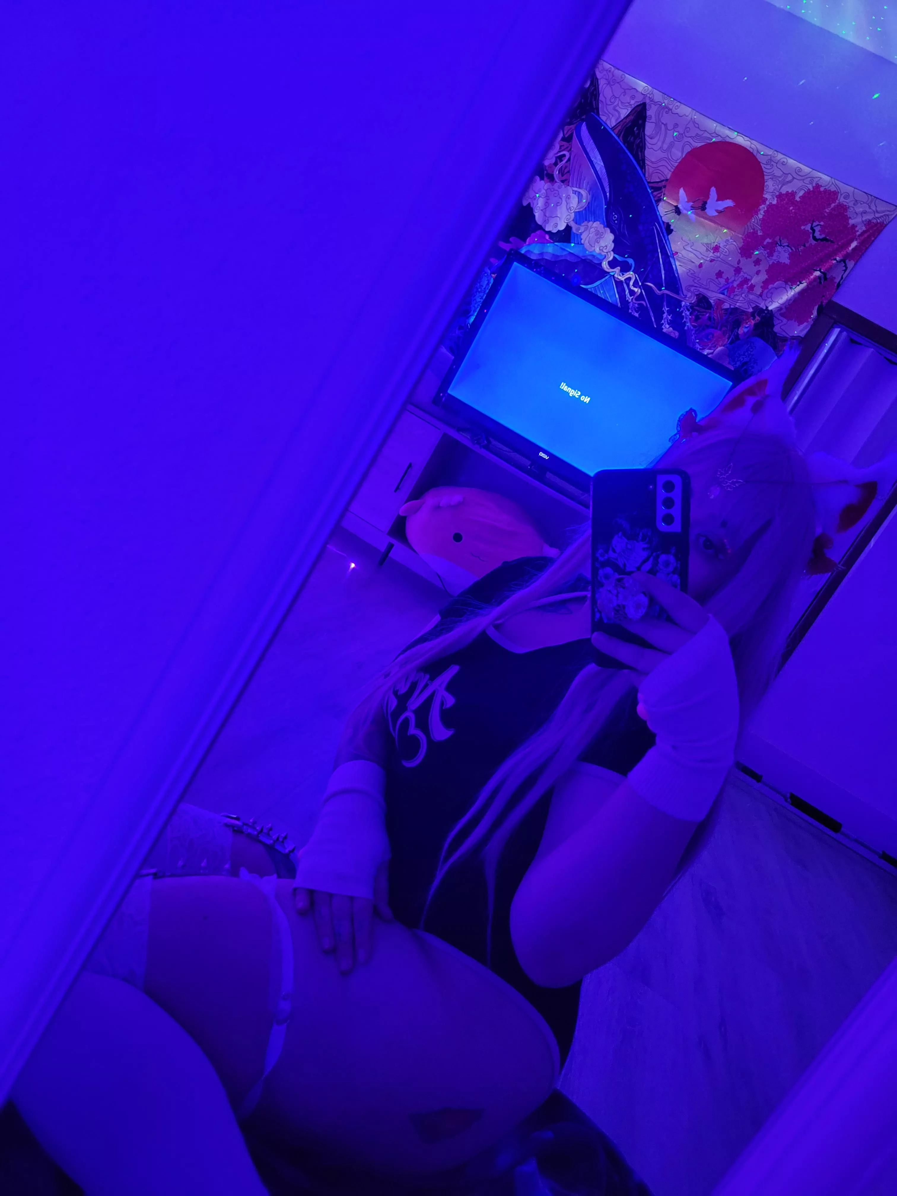 ready to be squished by my thighs?;3