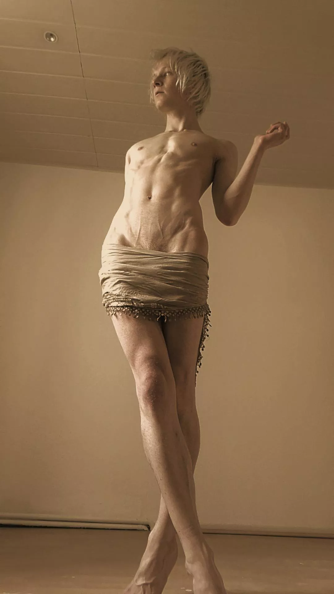 Someone told me that I look like a statue on this pic