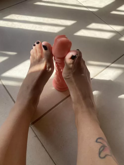 What do you like about your feet, the toes or the sole?